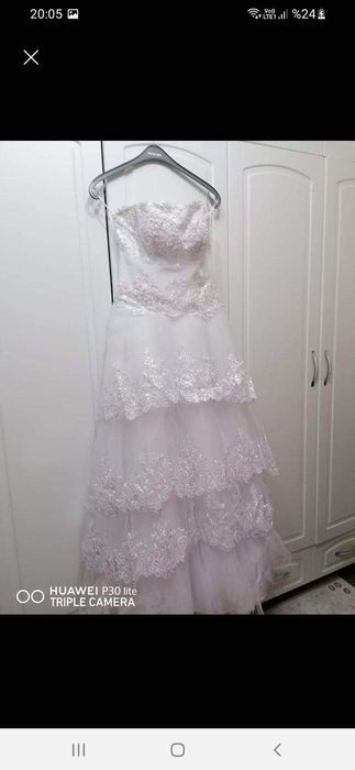 Булчинска рокля с връзки