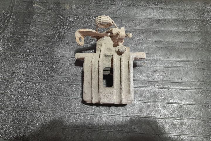 Etrier spate dreapta Audi A4 B7