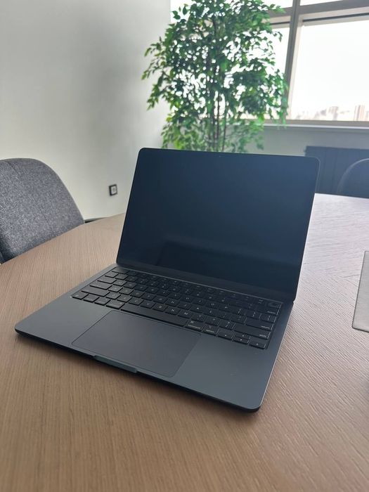 MacBook Air M3 Midnight 13.6" 2024