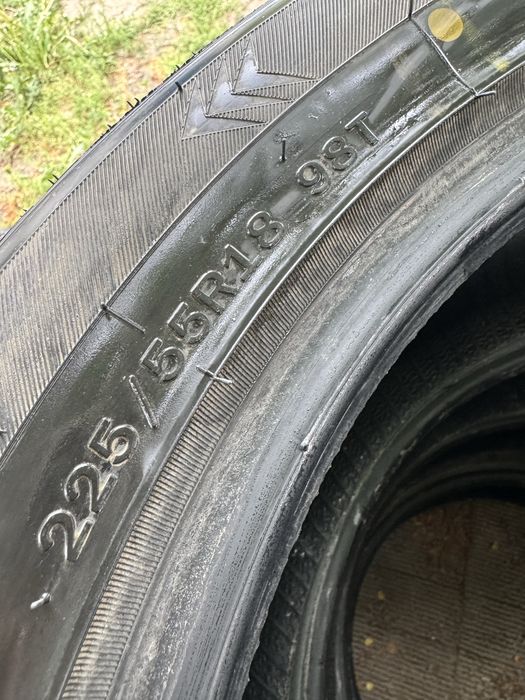 Продам зимние шины 225/55 R18