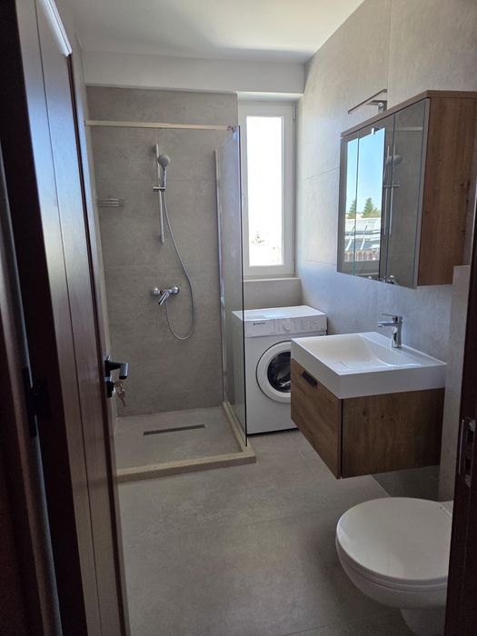 Garsonieră în bloc nou, prima închiriere, loc de parcare, 7 min de metrou Dimitrie Leonida
Complet mobilată și utilată, centrală proprie, aer c