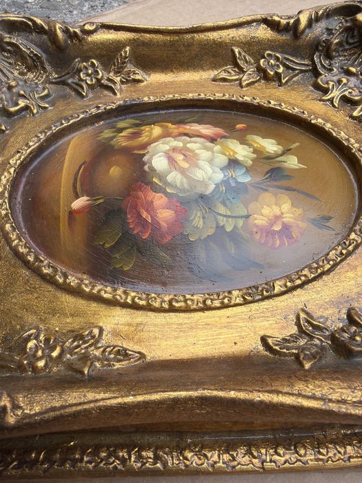 .Tablou,pictura in ulei  pe lemn(pereche)- oval convex,vaza cu flori