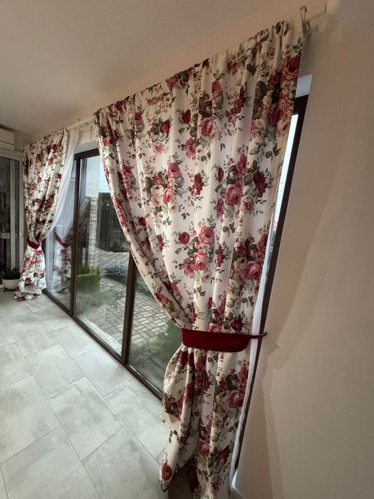 Perdele,draperii si o galerie