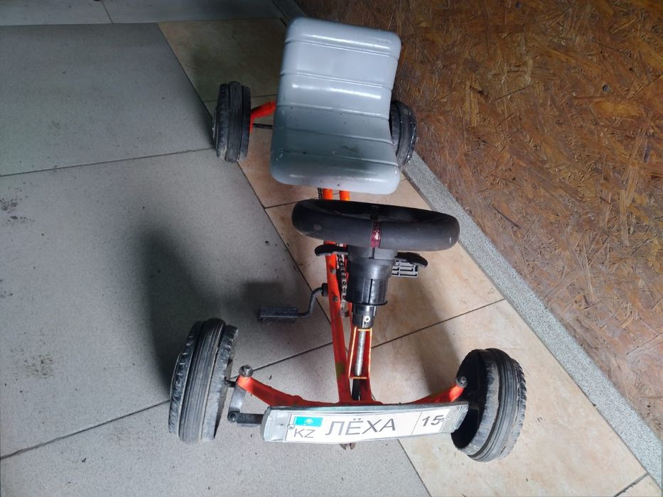 Продам машинку детскую СССР