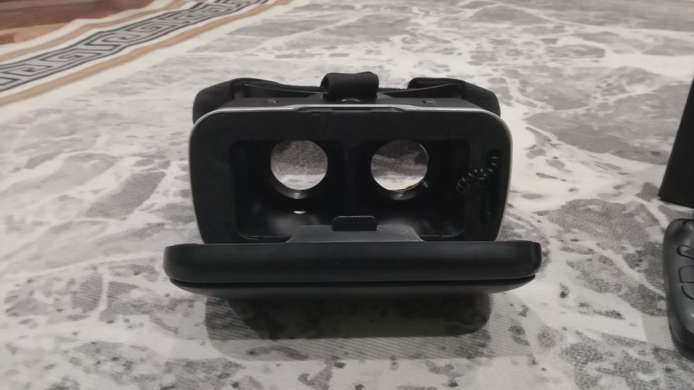 VR-очки Shinecon с джойстиком