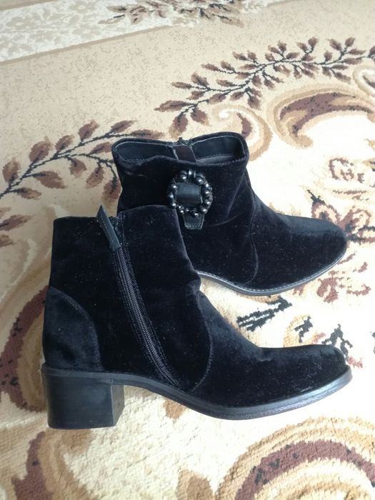 Женские демисезонные ботинки