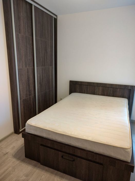 Inchiriez apartament open-space