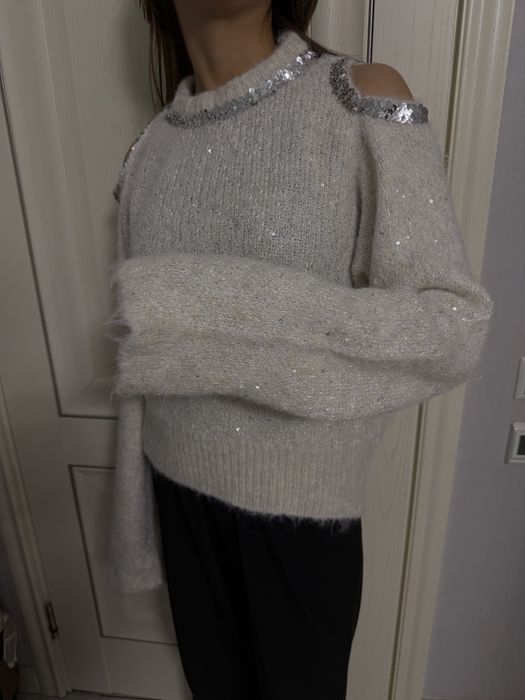 Кофточка  с открытыми плечами