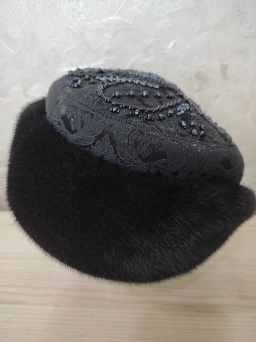 Женский головной убор