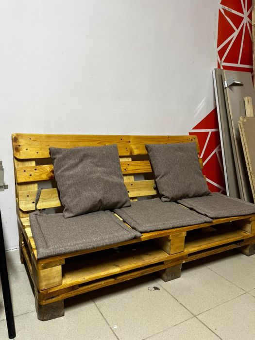 Продам стойки деревянные 2 шт б/у