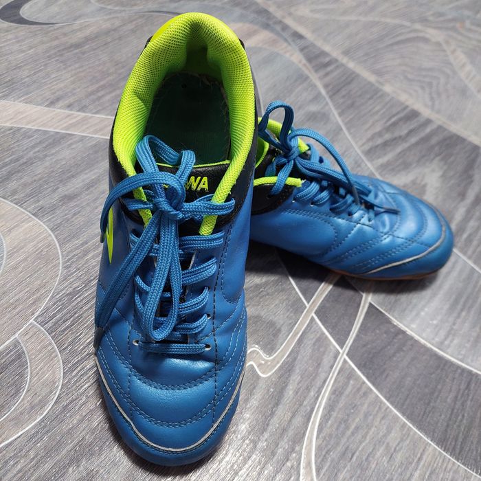 Продам футзалки 34р