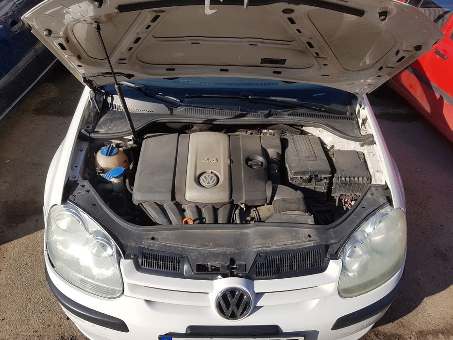 Volkswagen Golf 5 (Rabbit) 2.5 benzina, cutie automata