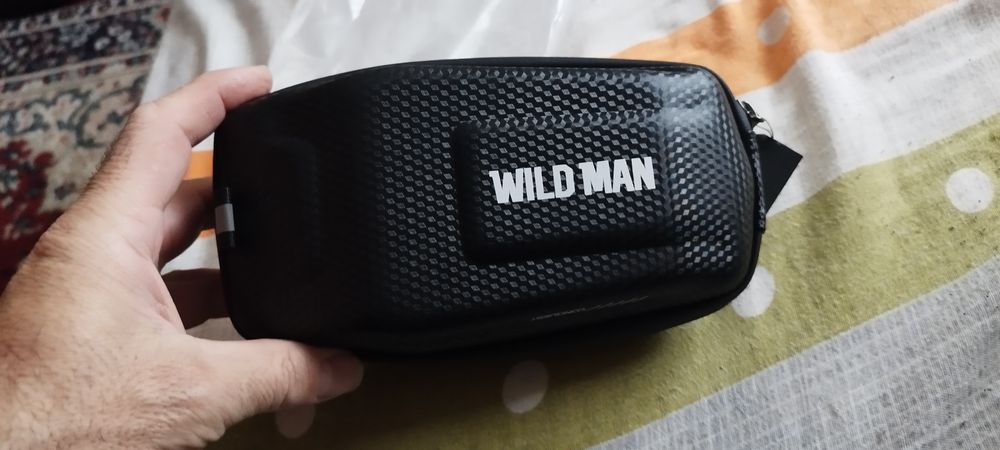 Водоустойчива велосипедна чанта Wildman E7s с щипка под нея, 0.8l черн