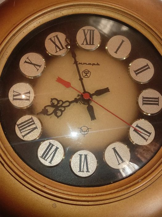 Часы Янтарь. Ссср.