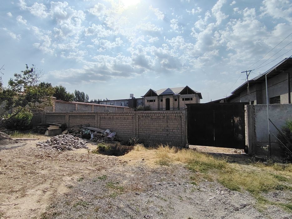 Zangi ota tumanida joylashgan  7.7 sotix