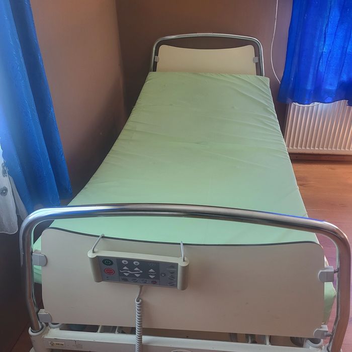 pat pliabil pentru bătrâni