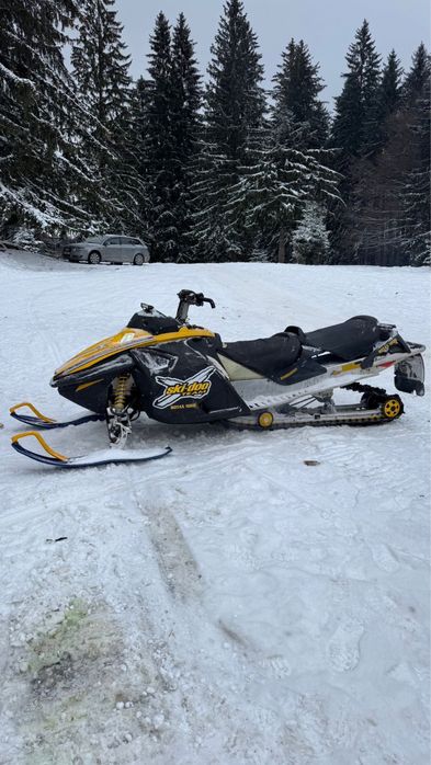 Snowmobil Schi doo  summit motor  rotax 1000 2T.