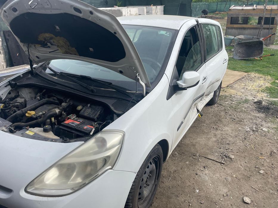 Dezmembrez renault clio