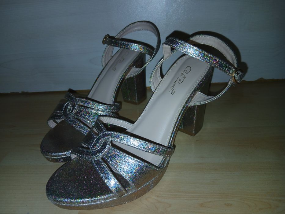 Дамски Златисти токчета