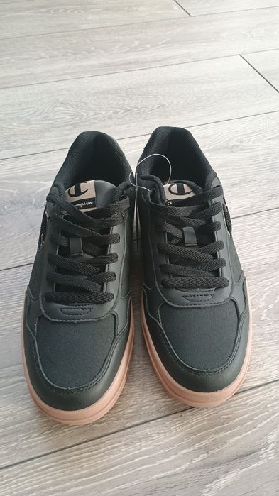 Adidași Champion 39