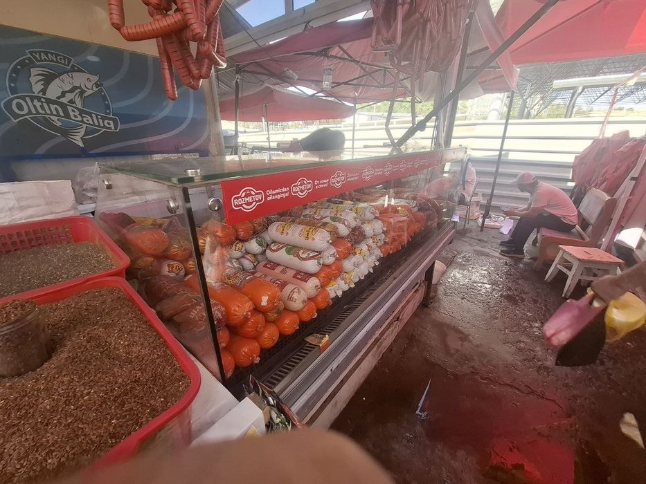 Srochna vetrina xolodilnik sotiladi