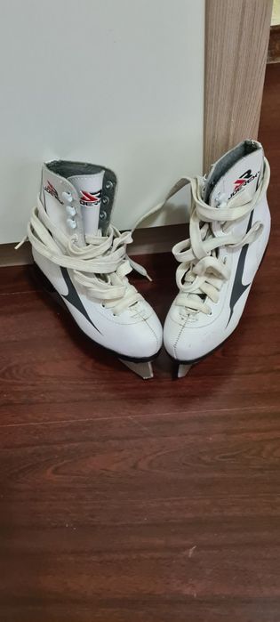 Коньки новые,для девочек