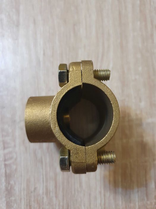 Врезной хомут для труб диаметром 20см.