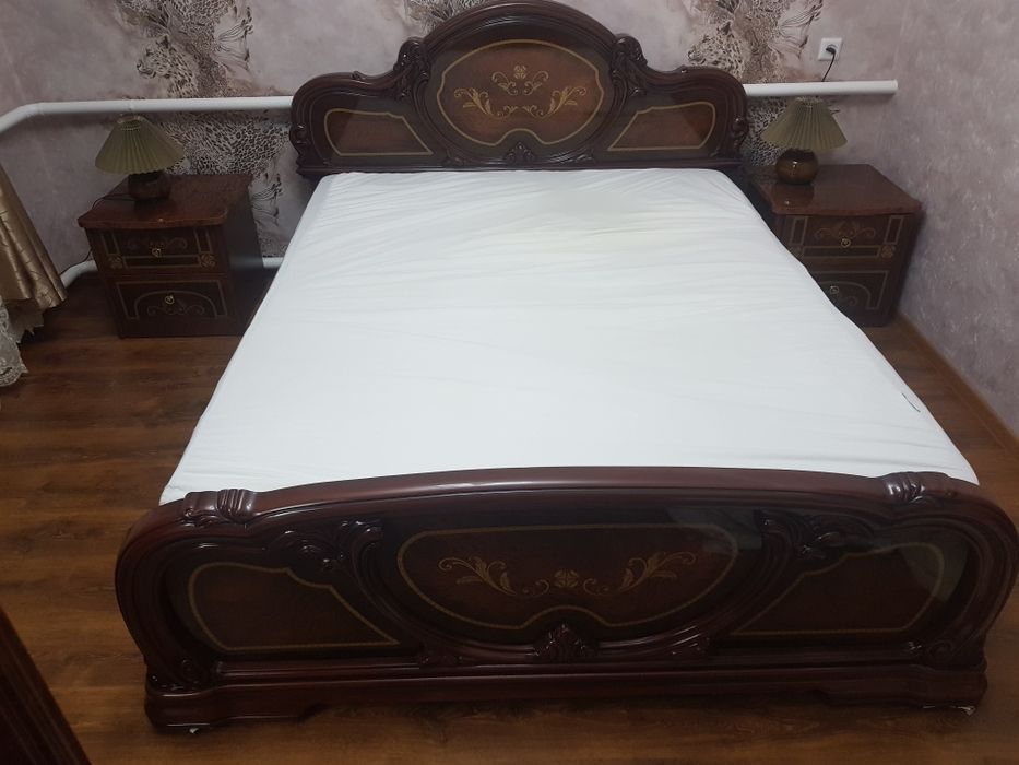 Продам спальный гарнитур