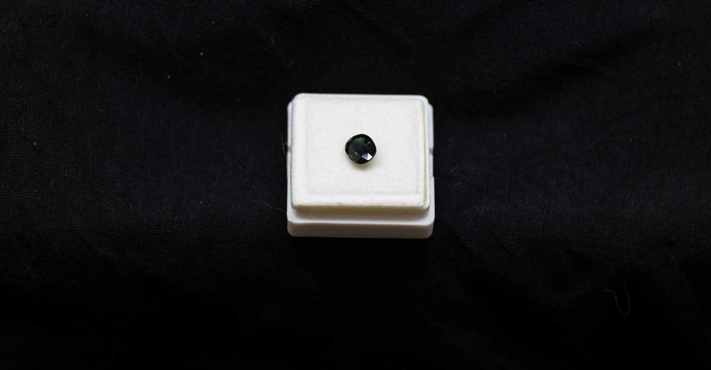 Натурален 1.32кт синьо-зелен Сапфир с IF чистота