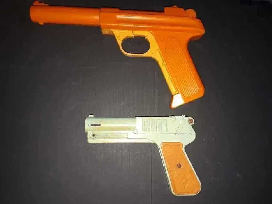 Pistoale de jucarie fabricate din plastic perioada comunista
