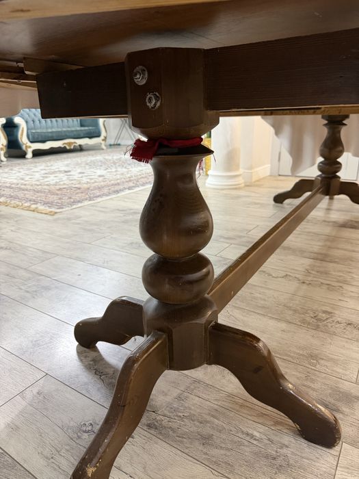 Стол и стулья хороший