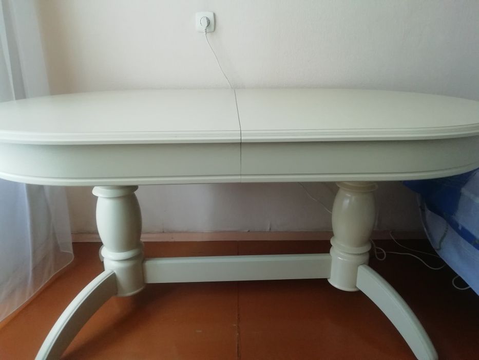 Продам стол в гостинную