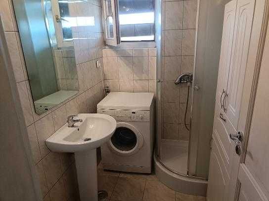 Apartament cu 3 camere ,de vanzare, in Petrosani,stada Independentei