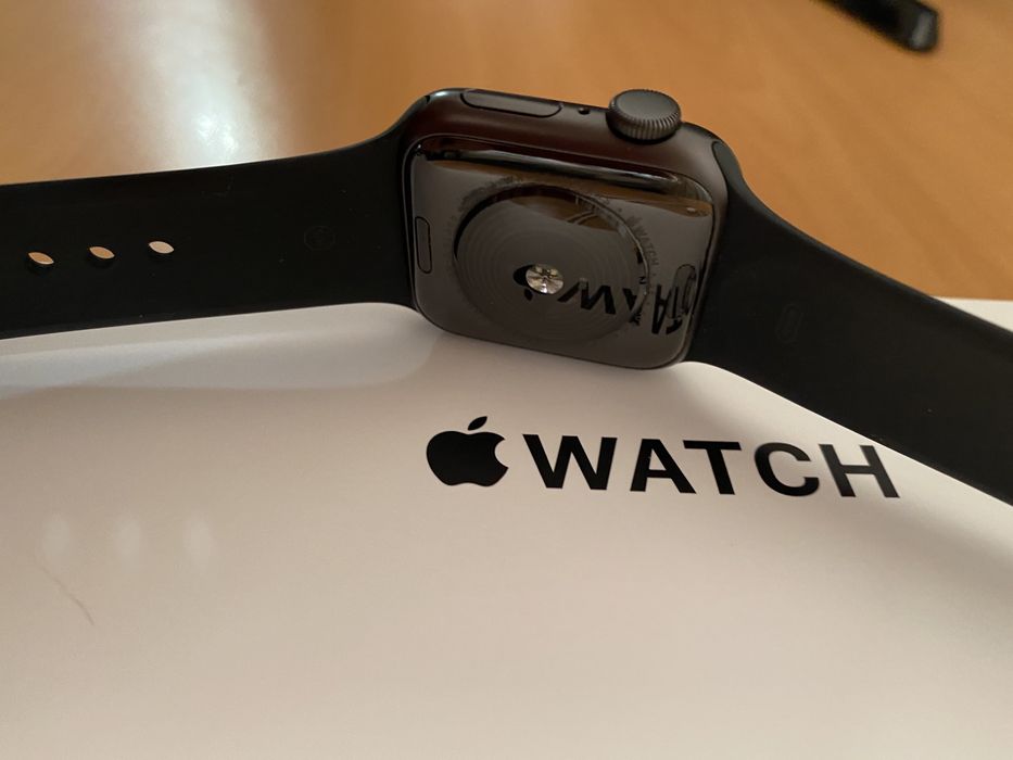 Apple watch SE 40mm в хорошем состоянии