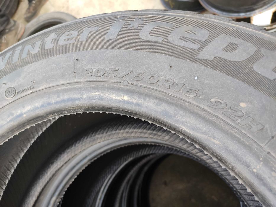 2бр Като нови зимни гуми 205 60 16 - Hankook - DOT 2023