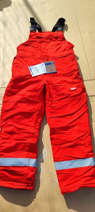 Продаются эимние комбинезоны и куртки