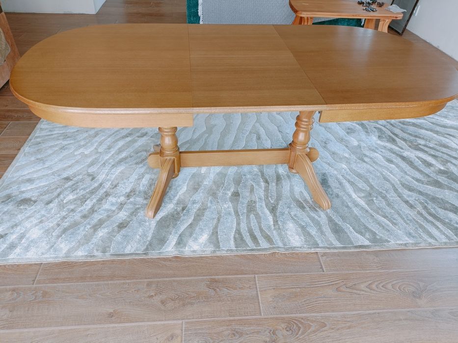 Продам стол деревянный