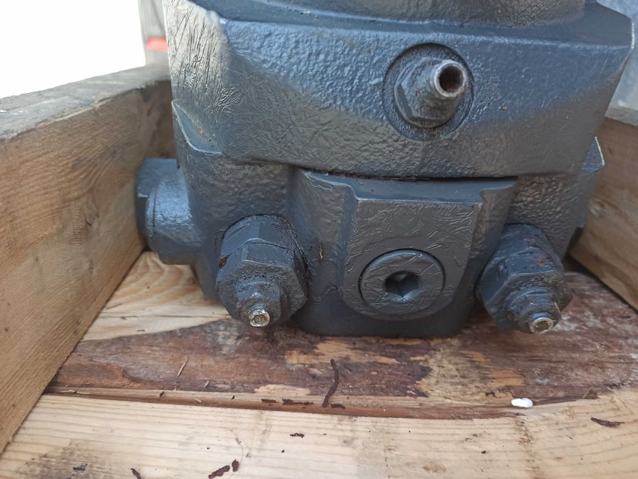 Гидромотор хода Hyundai 34e7-02490