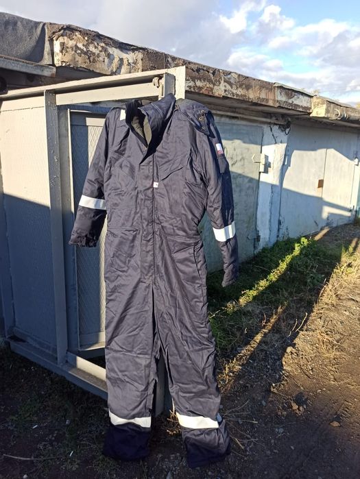 Продам рабочий комбинезон новый.