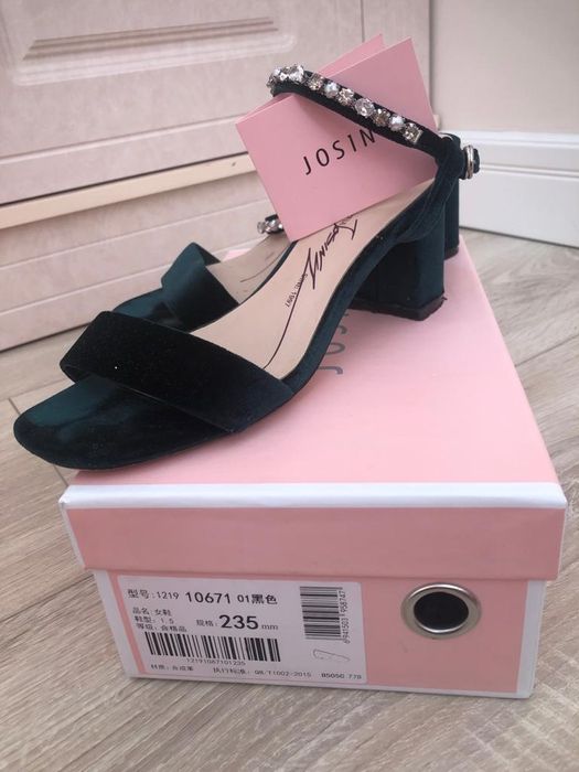 Босоножки  и стильные шлепки