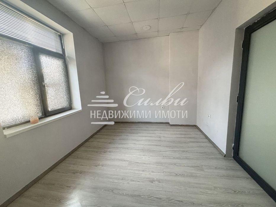 Дава се под наем Офис в Шумен, Център - 20 кв.м за 153 € - Снимка #2
