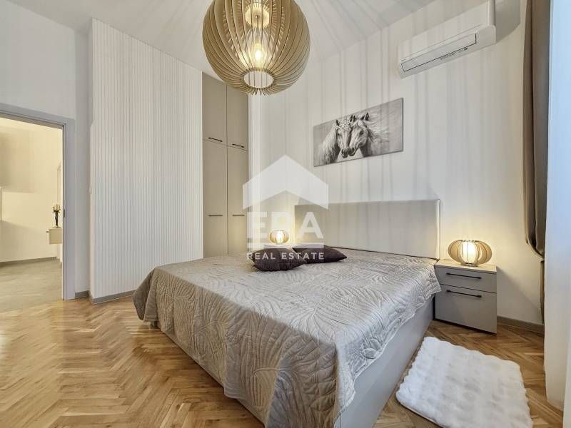 Продава се Тристаен апартамент в София, Център - 87 кв.м за 2902 €/кв.м - Снимка #4