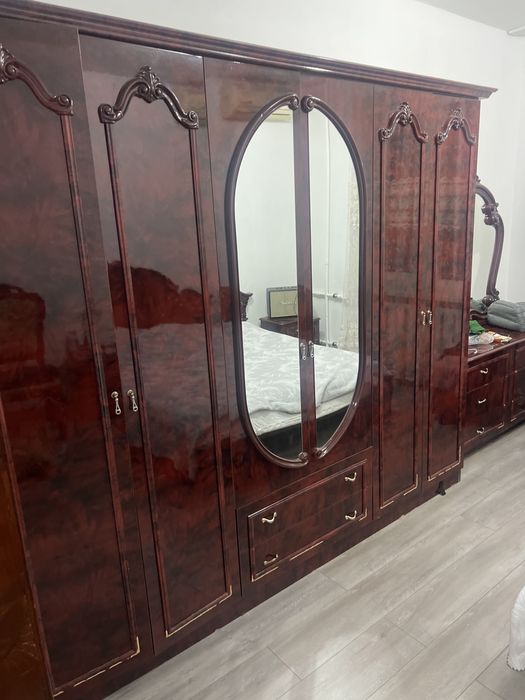 Гарнитур спальный, шкаф тумбочки кровать с матрасом