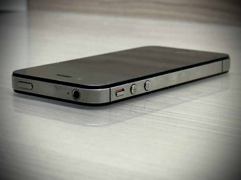 Черный iPhone 4S на запчасти