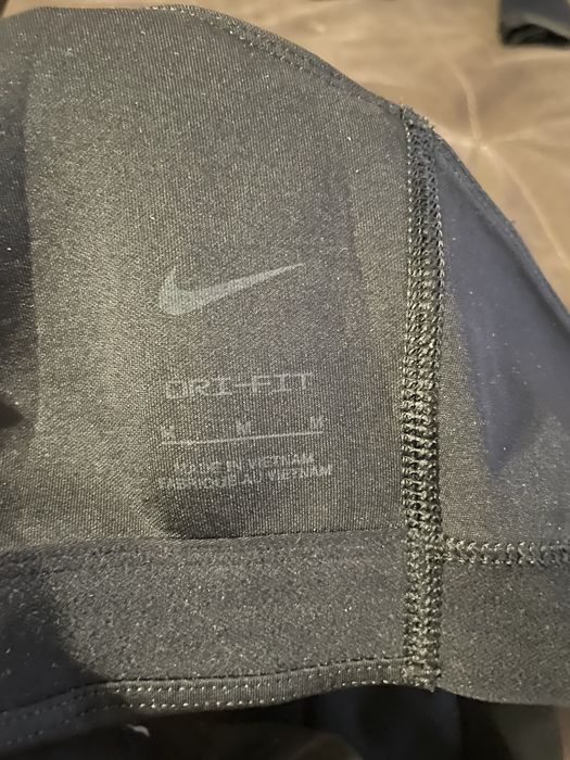 Оригинално спортно бюстие nike, размер M