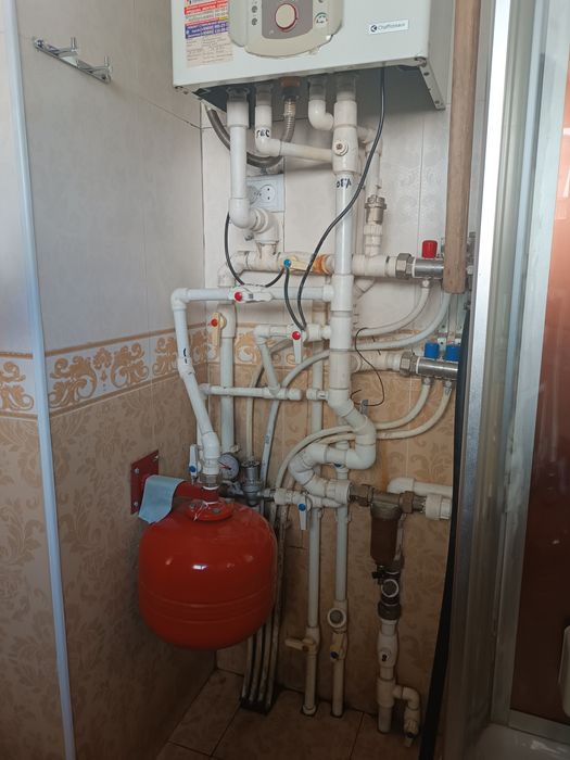 Сантехник. Отопление. Установка котла. Satehnik otoplenie. Сантехника