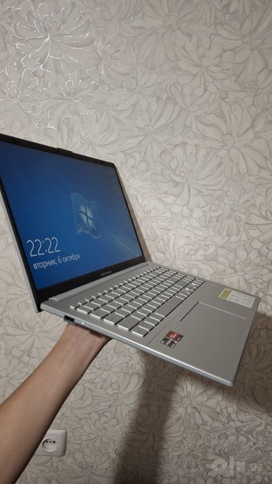Asus Vivobook  Windows 10 pro