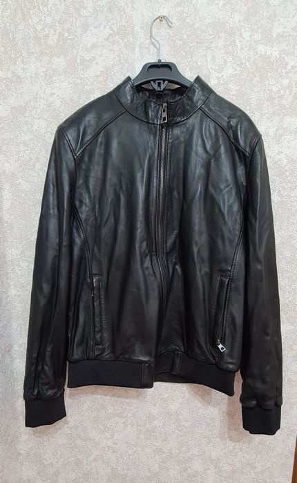 Просто шикарный мужской бомбер!