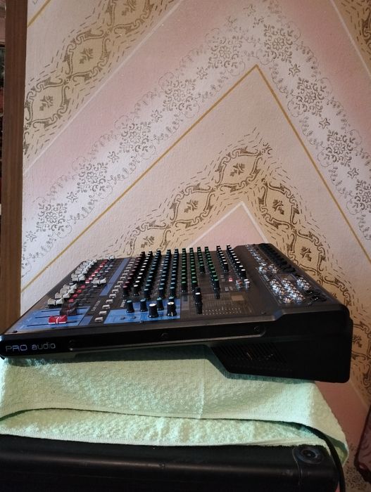 Vând mixer pasiv imprcabil sau  schimb  cu tabletă