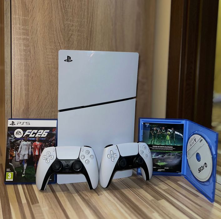 PlayStation 5 + 2 броя джойстици (оригинални)+2 игри ЕA Sports FC 25  EA Sports FC 26
